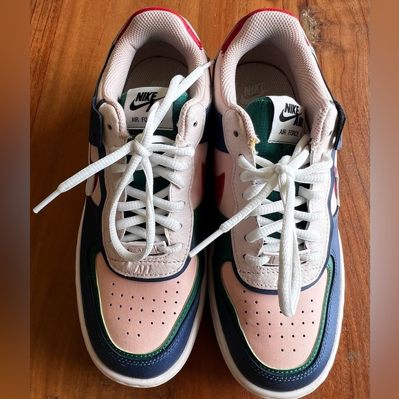 Nike - Picture 3 of 6